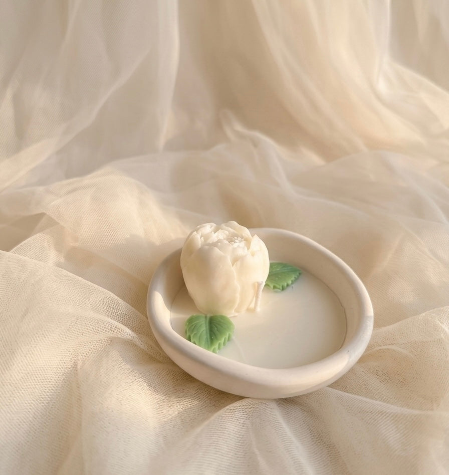 Bougie Fleur en Coupelle Jesmonite – Cadeau Invité pour Événements